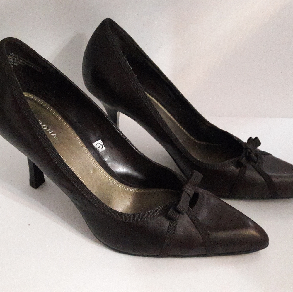 Brown Leather Heels W/ Pointed Toe